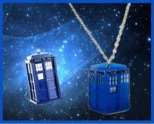 náhrdelník Doctor Who - Tardis plochý