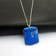 náhrdelník Doctor Who - Tardis plochý