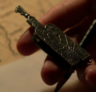 Grimm - náhrdelník klíč Grimmů