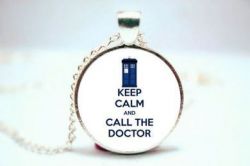 Doctor Who náhrdelník Keep Calm and Call The Doctor