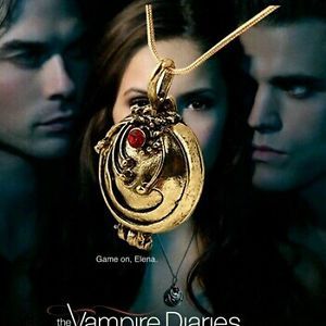 medailonek Elena Upíří deníky (The Vampire Diaries) -