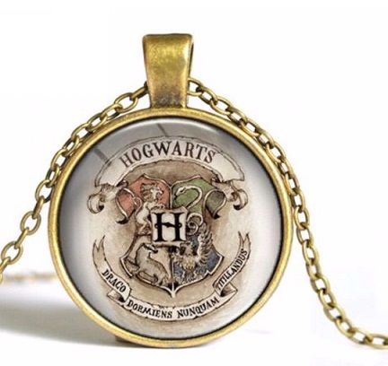 řetízek Harry Potter znaky Bradavických kolejí - Bradavice světlý bronzový