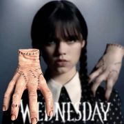 gumová ruka Věc Wednesday Addams