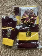 Sada Harry Potter Nebelvír: rukavice, šála a gumička